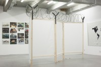 https://salonuldeproiecte.ro/files/gimgs/th-134_23_ Nowhere, 2016 - installation - wood, barbed wire, tracing paper.jpg